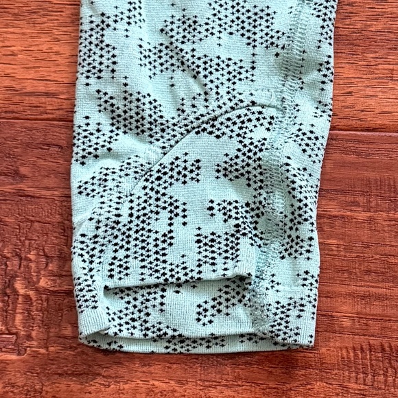 Athleta Momentum Seamless Top Printed Teal Black Design Long Sleeve, Small - Picture 6 of 7